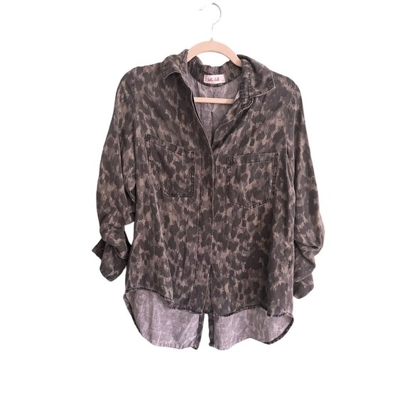 Bella Dahl Tops - BELLA DAHL Green Leopard Print Split Back Button Down Size Small Tencel